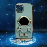 etui-astronaut-do-iphone-12-silikon-rozszerzenie-podstawka