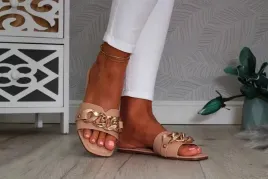 klapki-damskie-modne-lekkie-wygodne-plaskie