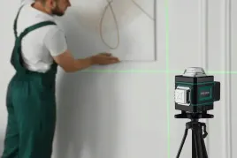 poziomica-laserowa-samopoziomujaca-laser-krzyzowy-zielony-4d-360-statyw