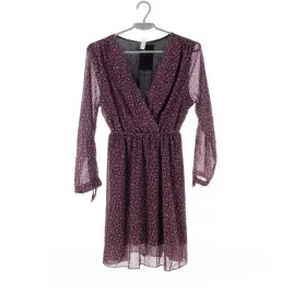 sukienka-damska-elle-style-czarna-w-rozowe-drobne-kwiatki-przed-kolano-s-m