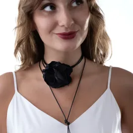 choker-naszyjnik-kwiat-na-rzemieniu-roza-na-szyje-czarna