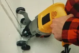 przystawka-na-wiertarke-do-rowkowania-bruzdownica