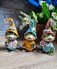 figurka-ozdoba-zaba-zabcia-z-kwiatkiem