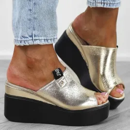 zlote-klapki-damskie-na-koturnie-lekkie-wygodne-sandaly-ek05-r-38