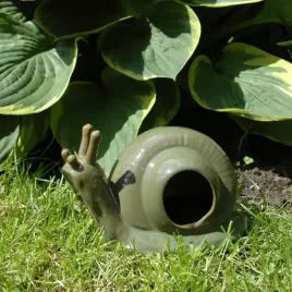 ekologoczna-pulapka-na-slimaki-ceramiczna-pulapka-slimak-ozdoba-w-ogrodzie