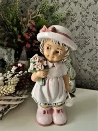 figurka-gipsowa-dziewczynka-z-bukietem-kwiatow