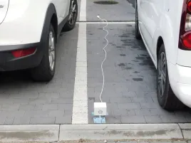 odstraszacz-kun-na-parking-i-do-ogrodu-4-stronny