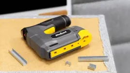 zszywacz-akumulatorowy-gwozdziarka-15ah-rebel