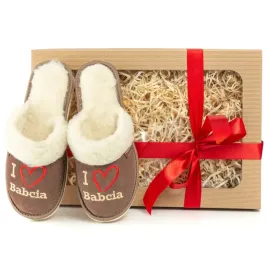 gotowy-prezent-na-dzien-babci-dla-babci-cieple-kapcie-i-love-babcia-36-41