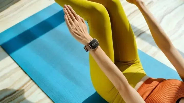 czarny-smartwatch-amazfit-gts-3