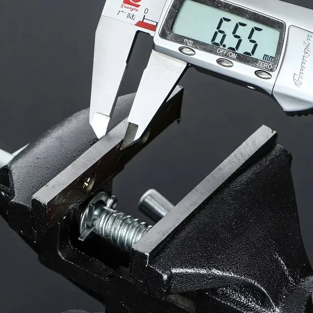 imadlo-stolowe-obrotowe-slusarskie-zeliwne-125-mm-szczeki-male-z-kowadlem-stan-opakowania-oryginalne