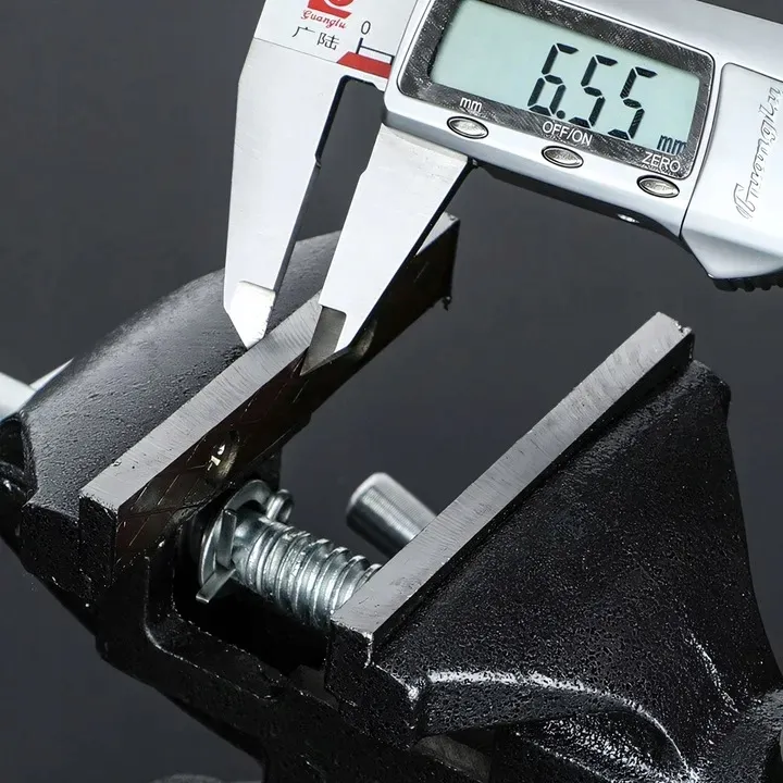 imadlo-stolowe-obrotowe-slusarskie-zeliwne-125-mm-szczeki-male-z-kowadlem