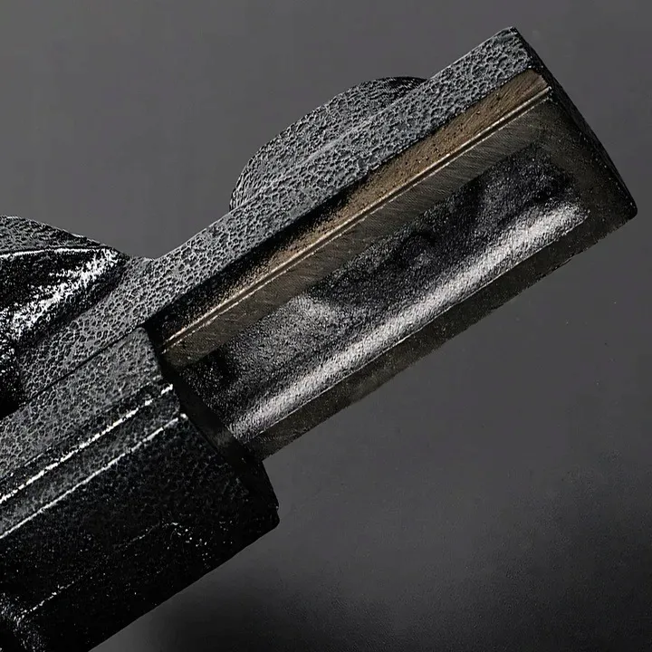 imadlo-stolowe-obrotowe-slusarskie-zeliwne-125-mm-szczeki-male-z-kowadlem