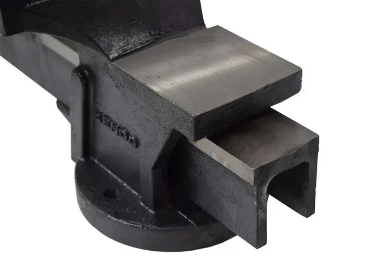 imadlo-slusarskie-150mm-obrotowe-stalowe-warsztatowe-rozstaw-200mm-kendo