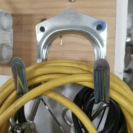 wieszak-uchwyt-na-narzedzia-ogrodowe-warsztat-miotly-grabie-scienny-20-szt