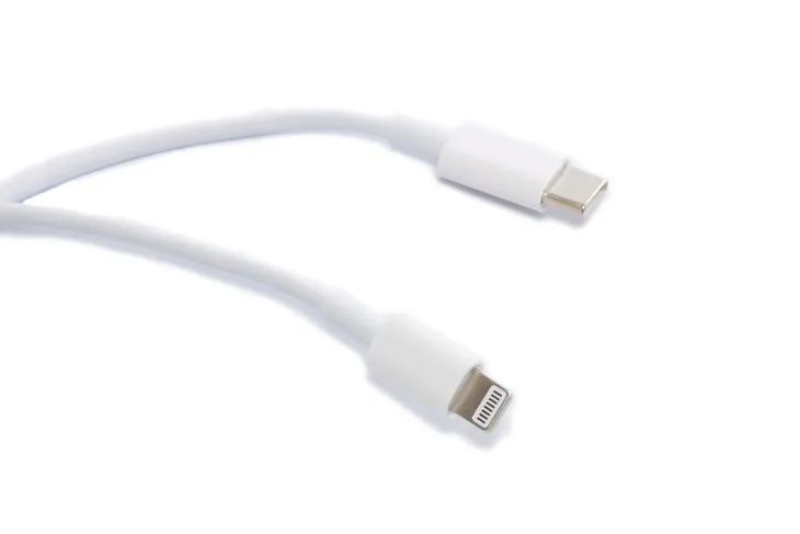 kabel-do-ladowania-iphone-ipad-usb-c-lightning-1m-transfer-danych-bialy-stan-nowy-zlacza-usb-typ-c-apple-lightning