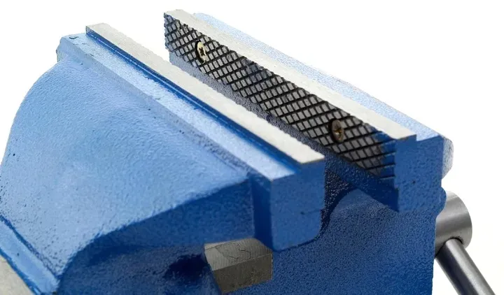 imadlo-slusarskie-150-mm-obrotowe-z-kowadlem-360-stan-nowy