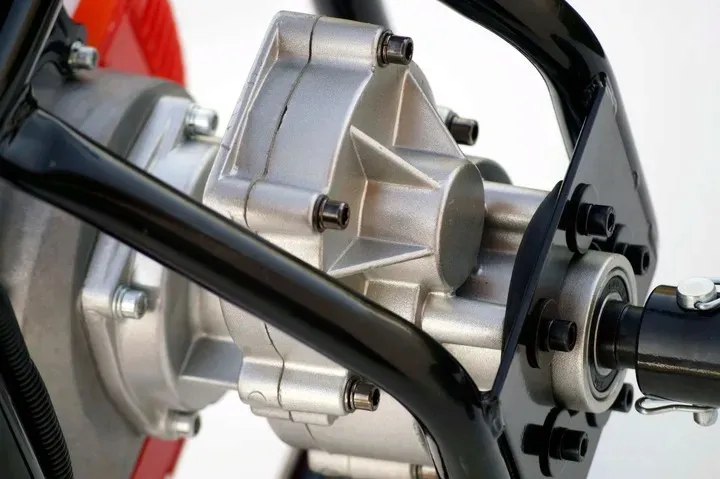 wiertnica-spalinowa-swider-berhard-25-15-zastosowanie-do-gleby