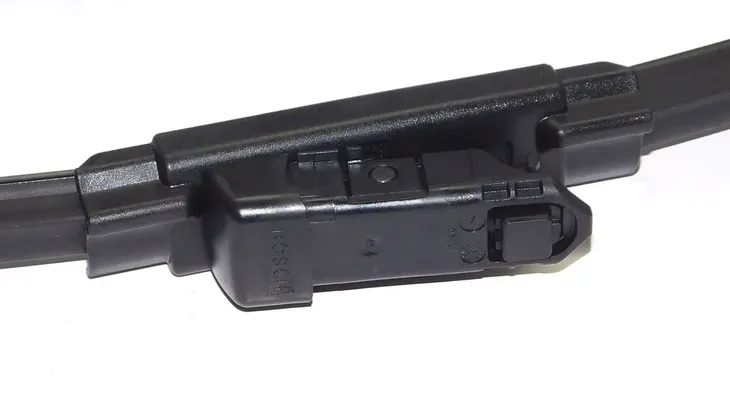 bosch-wycieraczki-aerotwin-vw-passat-b7-2011-stan-nowy-pioro-kierowcy-600-mm