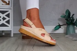 sandaly-damskie-polskie-skora-niski-koturn-rzep