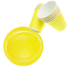 komplet-zolte-talerzyki-i-kubeczki-papierowe-jednorazowe-na-6-osob-12-szt