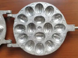 forma-patelnia-do-pieczenia-ciastek-orzeszkow-opiekacz-na-orzeszki-16szt-70