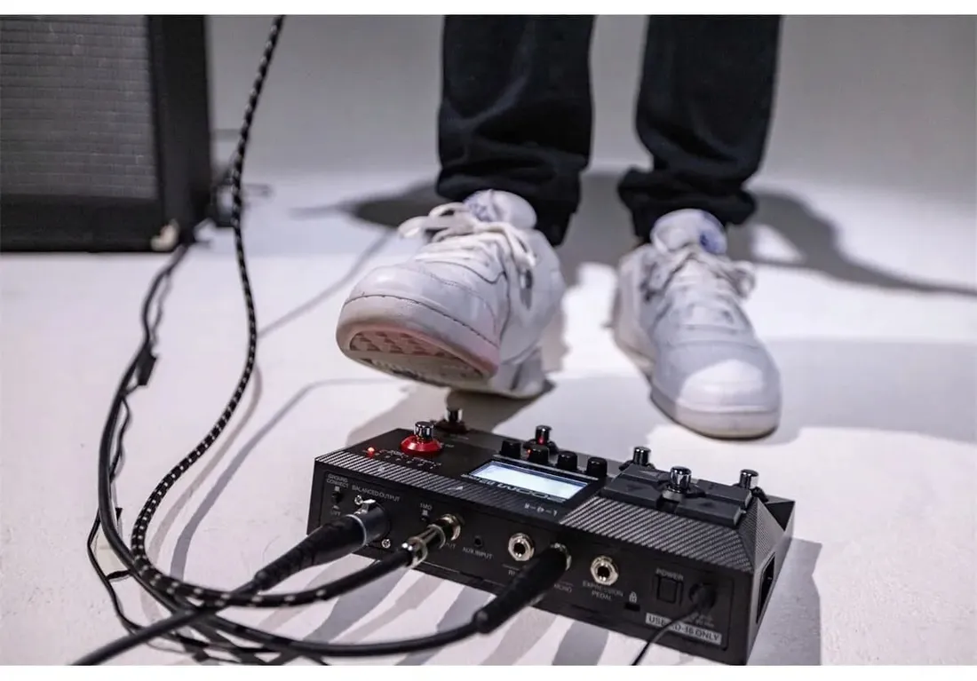 zoom-b2-four-multiefekt-basowy-stan-nowy