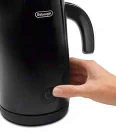 elektryczny-indukcyjny-spieniacz-do-mleka-delonghi-emf2-bk