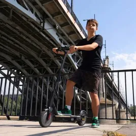 hulajnoga-elektryczna-manta-young-rider-500w-85-3-biegi-lekka-zasieg-30km