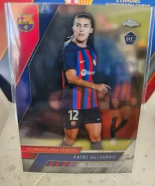 topps-chrome-22-23-fc-barcelona-patri-guijarro-rookie-cards