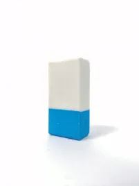 gumka-do-mazania-niebiesko-biala-0656