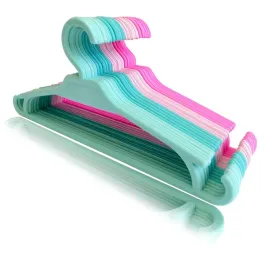 wieszaki-dzieciece-dla-chlopca-dziewczynki-na-ubrania-odziez-odziezowe