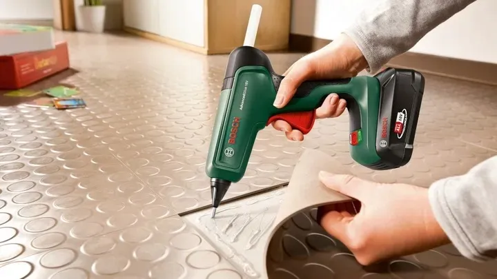 pistolet-do-kleju-advancedglue-18v-bosch-korpus