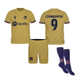 lewandowski-barcelona-zlota-stroj-getry-r-110