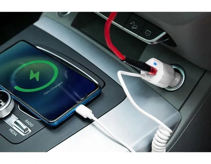 ladowarka-samochodowa-lightning-usb-extremestyle-prad-wyjsciowy-3100-ma