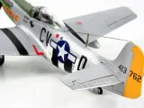 samolot-1-72-04148-p-51d-mustang-skala-skala-1-72