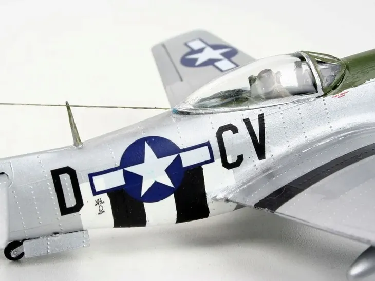 samolot-1-72-04148-p-51d-mustang-marka-revell-stan-nowy