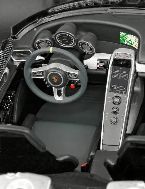 samochod-1-24-07026-porsche-918-spyder-stan-nowy-waga-z-opakowaniem-0-405-kg