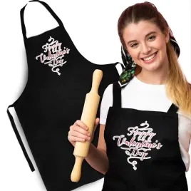 prezent-na-walentynki-czarny-fartuch-kuchenny-dla-niej-dla-niego