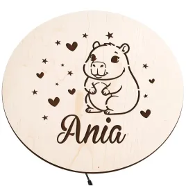 lampka-nocna-led-z-imieniem-kapibara-capibara-cappy-prezent-dziecka-42cm