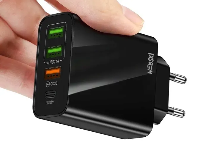 bardzo-szybka-mocna-ladowarka-do-telefonu-4xusb-kolor-wielokolorowy