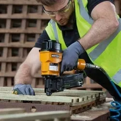 gwozdziarka-bebnowa-bostitch-ic60-1-e-zasilanie-pneumatyczne