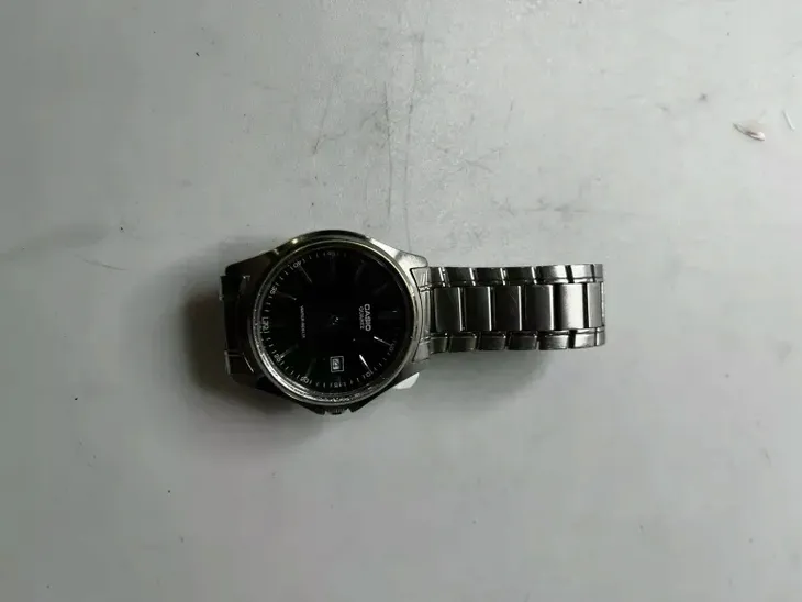 zegarek-casio-classic-casio-mq-24s-8bef-ksztalt-koperty-okragla