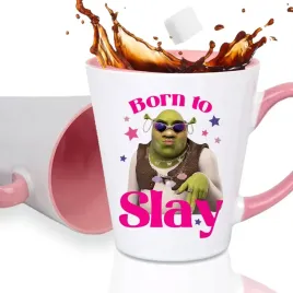 kubek-latte-rozowy-na-prezent-urodziny-dla-fanow-shrek-born-to-slay-wzory