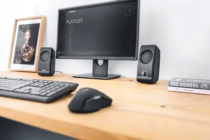 glosniki-komputerowe-2-0-stereo-16w-usb-pc-model-remo-2-0-speaker-set
