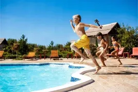 kamerka-sportowa-4k-wodoodporna-akcesoria-pilot-kijek-uchwyt-do-plywania