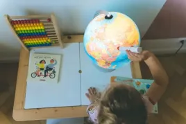 globus-interaktywny-parlamondo-edukacyjny-podswietlany-z-piorem-mowiacym