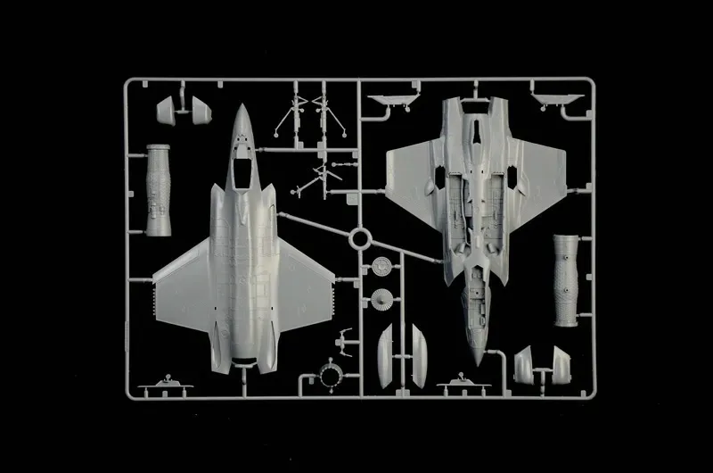 1-72-lockheed-martin-f-35-c-lightning-ii-catobar-version