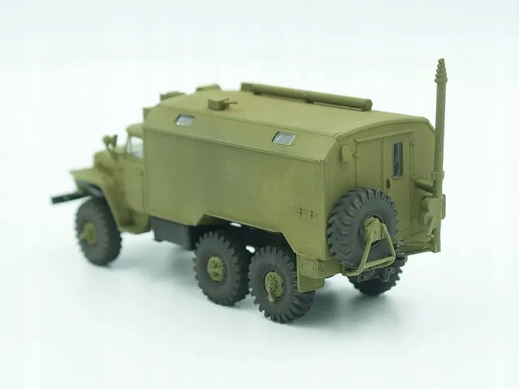 ural-375a-command-vehicle-1-72-okres-ii-wojna-swiatowa