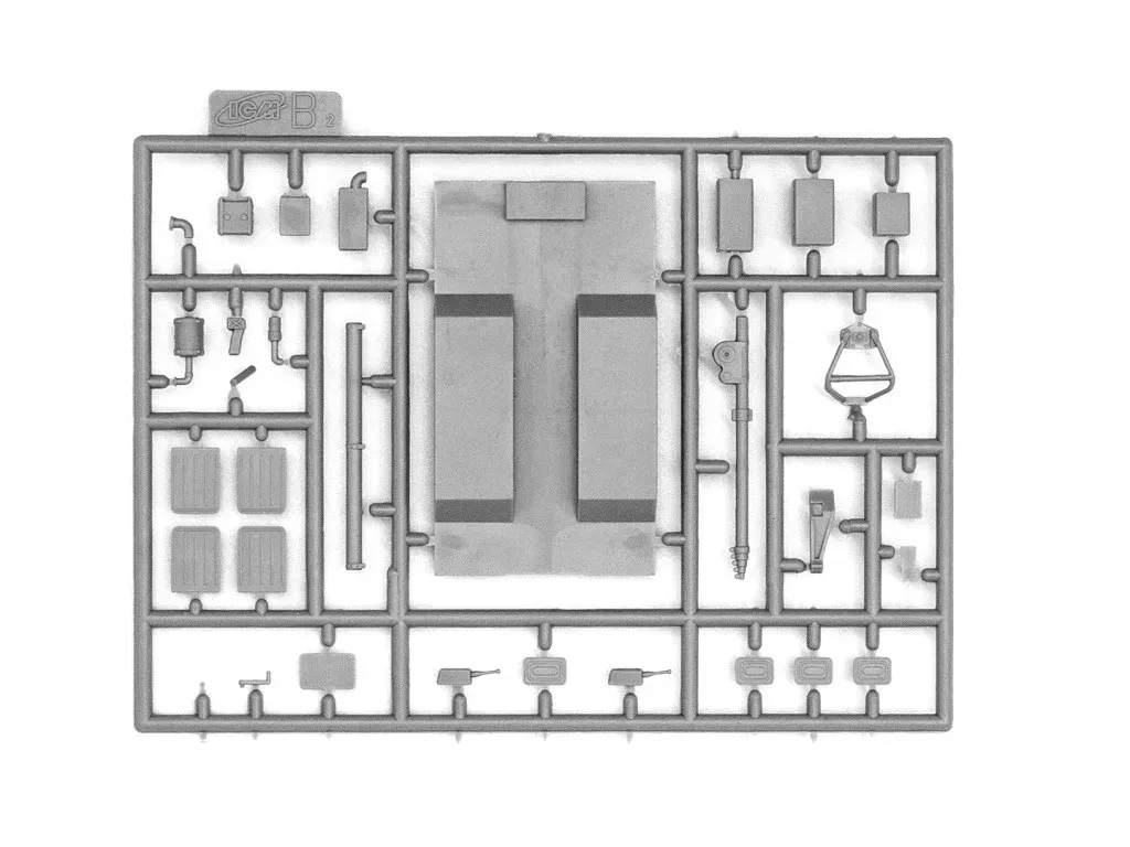 ural-375a-command-vehicle-1-72-marka-icm